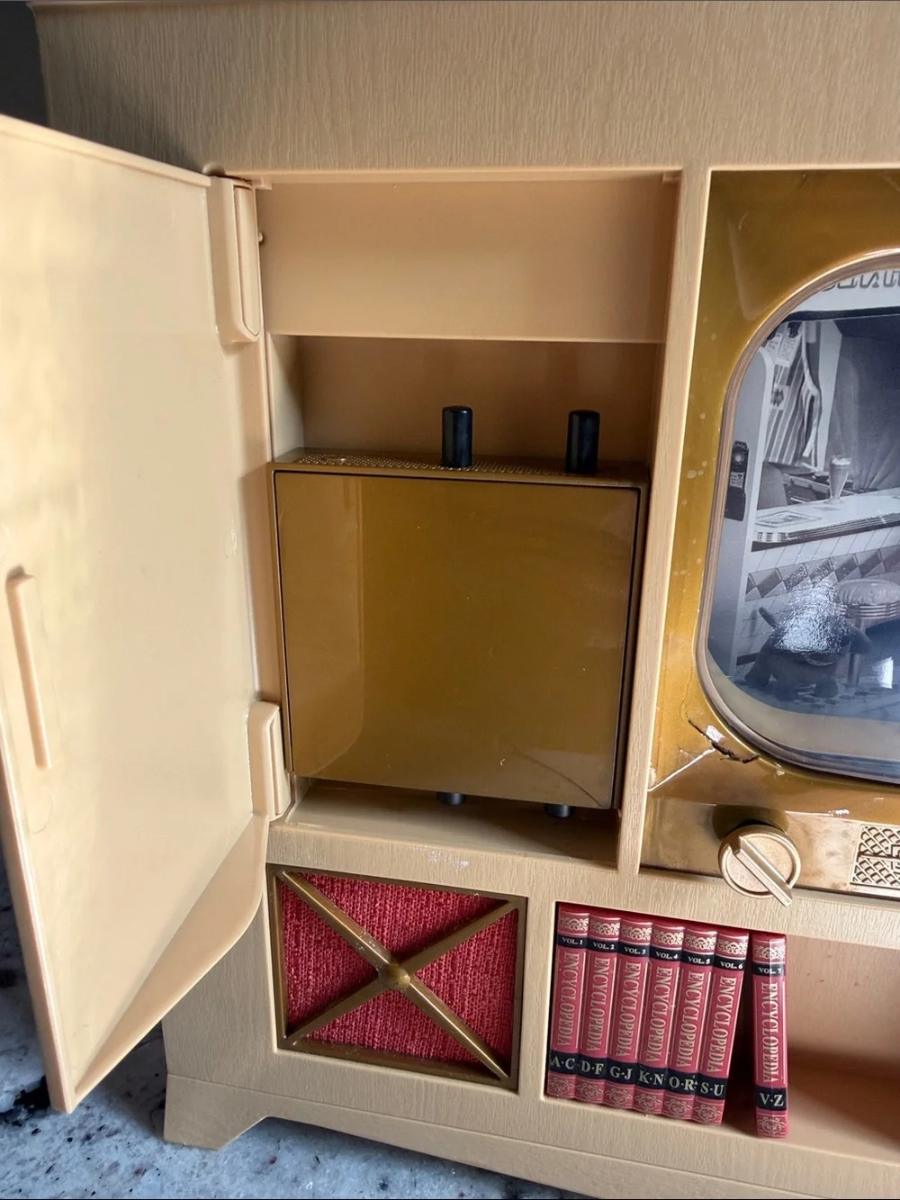 American Girl Maryellen's Television Console Doll house Retro 50’s TV Play Set